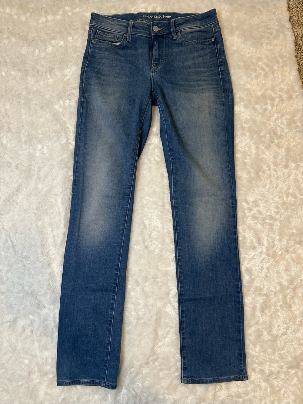 Calvin Klein Jeans Women's Straight Leg Jeans in Blue Wash
